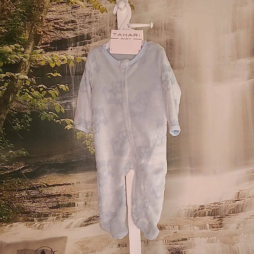 New with tags! Tahari Baby Boy 6-9 month super soft fleece sleeper zip up